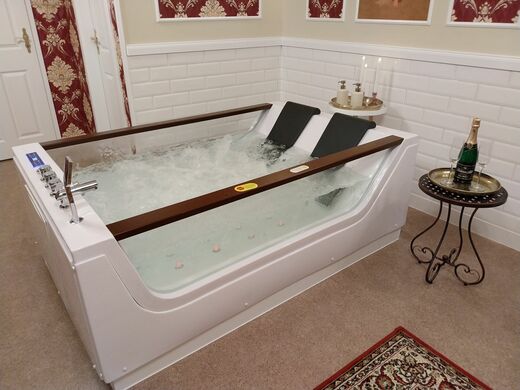 Vířivá vana pro dva - wellness Puštík.jpg