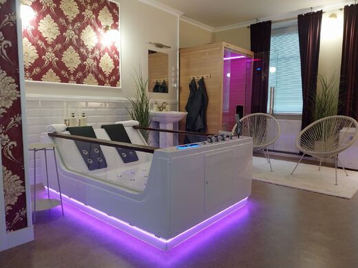 Wellness Elegance - soukromá vířivka.jpg