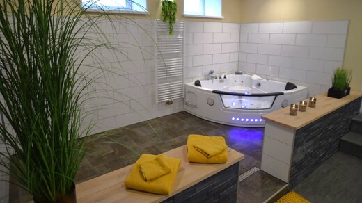 Wellness Puštík - vířivá vana pro dva.JPG