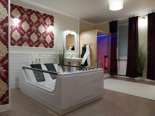 Wellness Puštík - Vířivka a sauna apartmánu Elegance.jpg