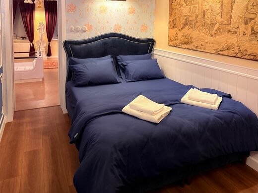 Zámecký apartmán Puštík - manželské lůžko.jpg