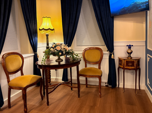 Zámecký apartmán Puštík - obývací pokoj.jpg