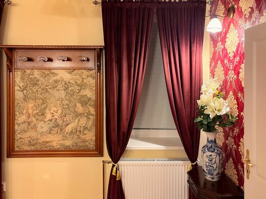 Zámecký apartmán Puštík - Secesní věšák.jpg