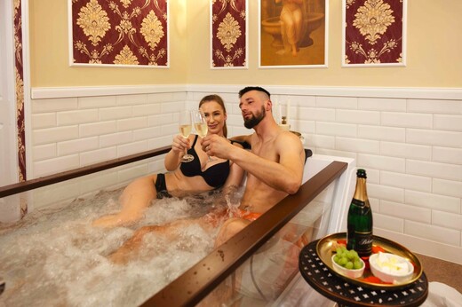 Zámecký wellness Puštík - romantika s vířivkou na pokoji.jpg