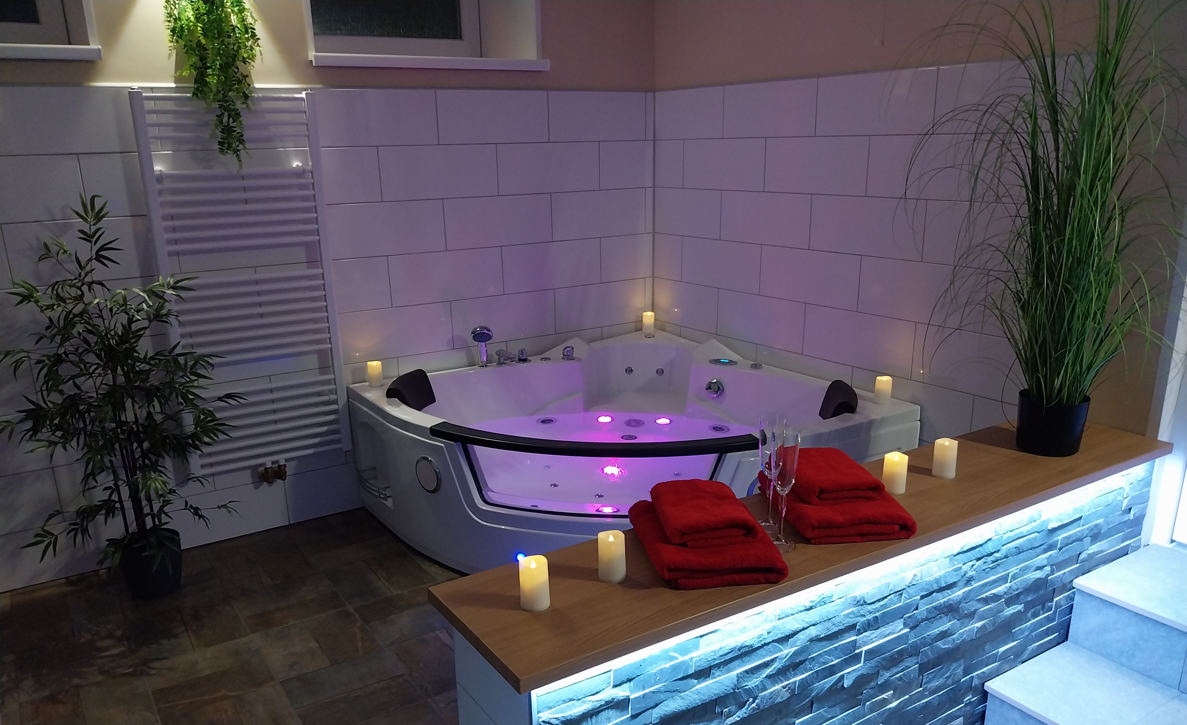 Wellness Puštík - Vířivka pro dvě osoby.jpg